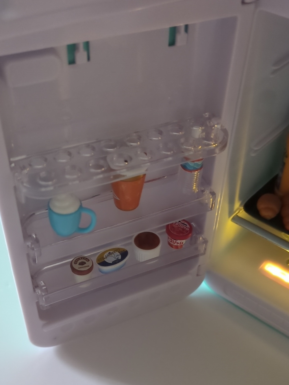 lot of 4 Articulated Barbies dolls and Mini Fridge Accessory - Picture 10 of 16